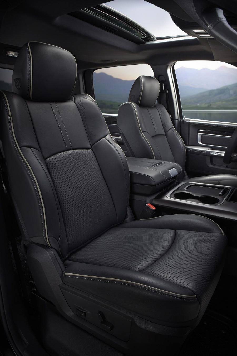 Интерьер Dodge Ram 1500 Laramie Limited Crew Cab 2015 года  (фото 44 из 46)